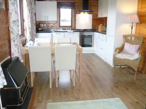 Lovely Cottage In Brookland Britain With Private Veranda