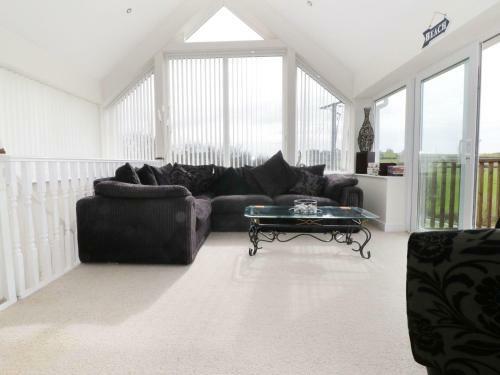 14 Cae Derwydd, Cemaes Bay