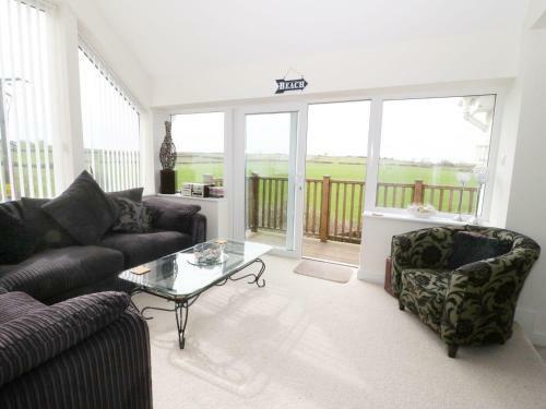 14 Cae Derwydd, Cemaes Bay