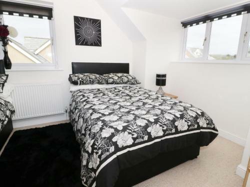 14 Cae Derwydd, Cemaes Bay