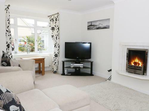 14 Cae Derwydd, Cemaes Bay