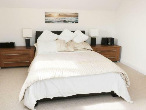 14 Cae Derwydd, Cemaes Bay