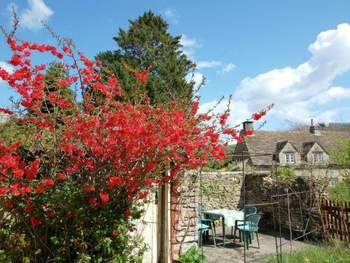 Rustic Cottage In Slaughterford With Fireplace