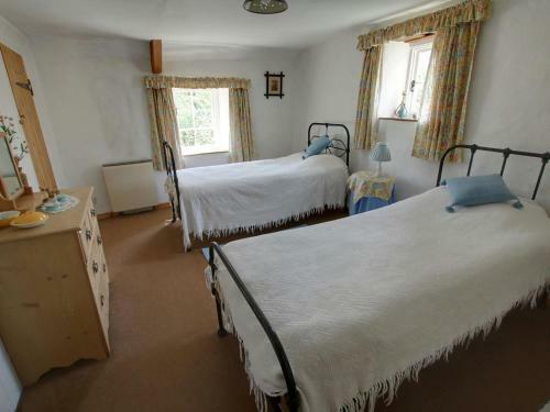 Rustic Cottage In Slaughterford With Fireplace
