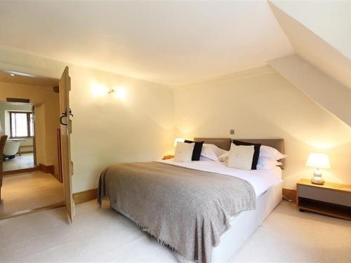 Castle Combe Cottage, Bath