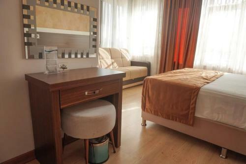 River Hotel