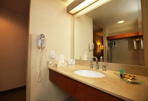 Hotel St. Albert Inn & Suites