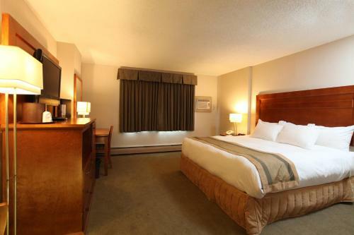 Hotel St. Albert Inn & Suites