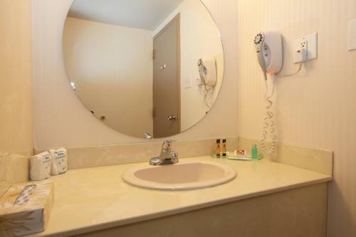 Hotel St. Albert Inn & Suites