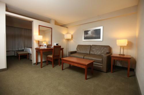 Hotel St. Albert Inn & Suites
