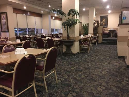 Hotel St. Albert Inn & Suites