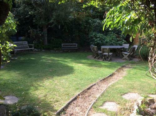 Cavell House Bed And Breakfast