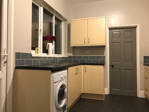 Queensland Lodge (6 Beds, Sleeps 8)