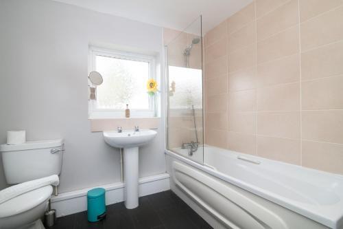 Queensland Lodge (6 Beds, Sleeps 8)