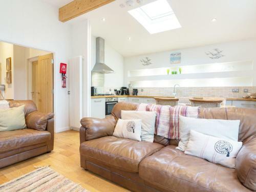 6 Lake View, Looe