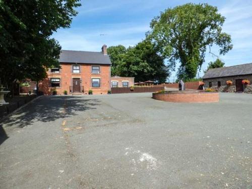 Ty Newydd, Welshpool