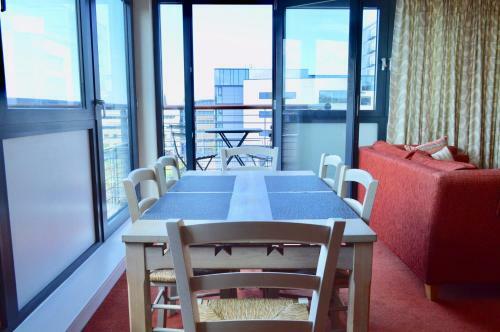 3 Bedroom Canal-side Apartment Sleeps 6