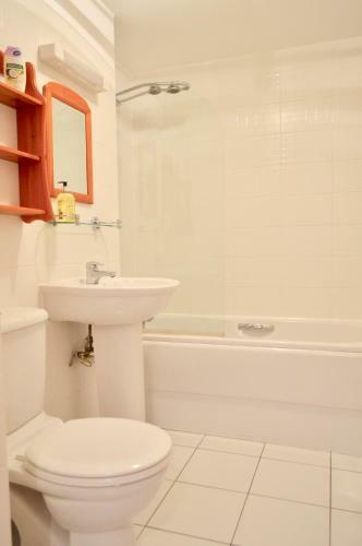 3 Bedroom Canal-side Apartment Sleeps 6