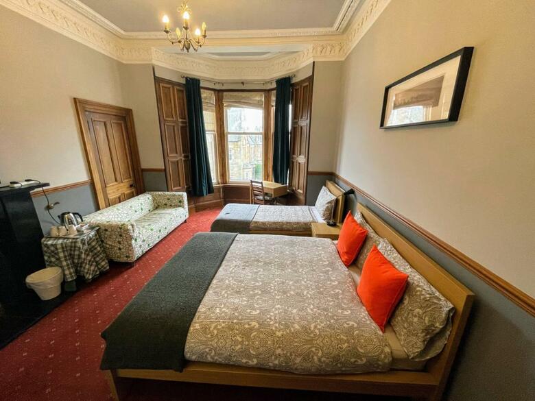 Hostal Airdenair Guest House
