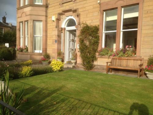 Hostal Dorstan Guest House