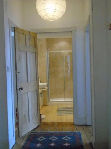 2 Bedroom Apartment In City Centre Accommodates 6