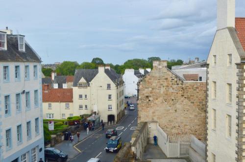 1 Bedroom Apartment On Royal Mile Sleeps 4