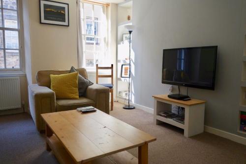 1 Bedroom Apartment Near Edinburgh Castle Sleeps 2