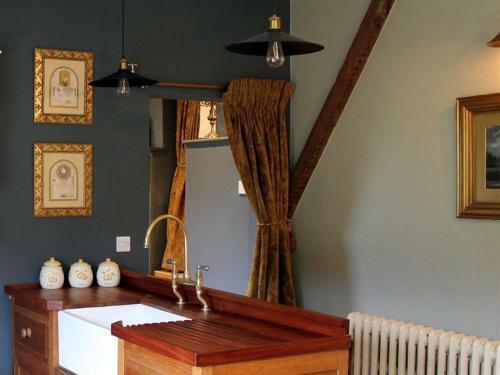 The Tin Barn, Newnham On Severn I