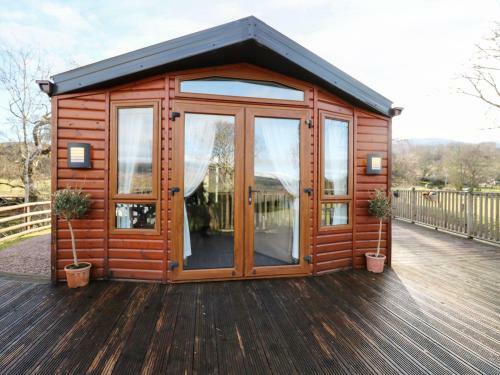 The Four Oaks Chalet