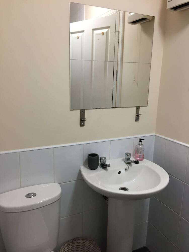 8 Varis Apartments