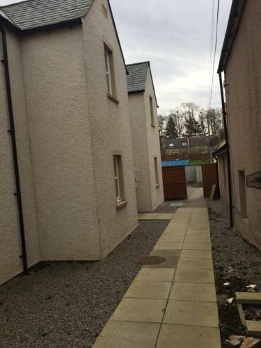 6 Varis Apartments