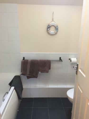 6 Varis Apartments