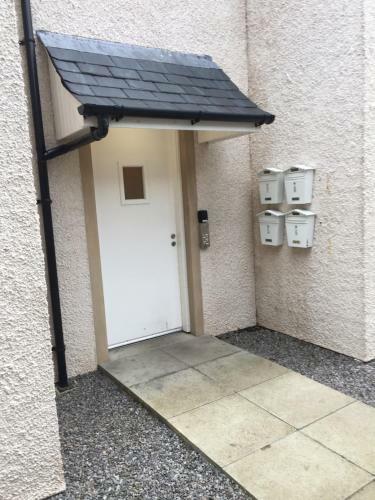 6 Varis Apartments