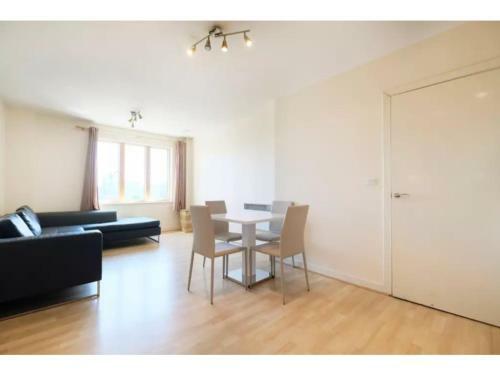 Apartamento Bright And Spacious 2-bedroom Flat, Sleeps 4