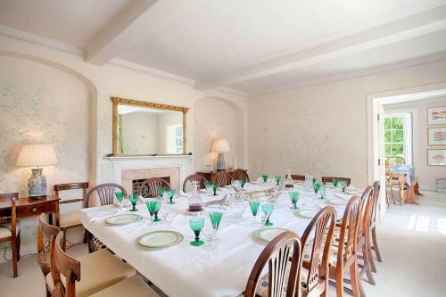 Vicarage House & Pool House