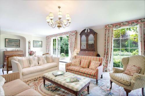 Vicarage House & Pool House