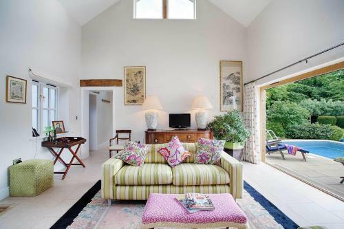 Vicarage House & Pool House