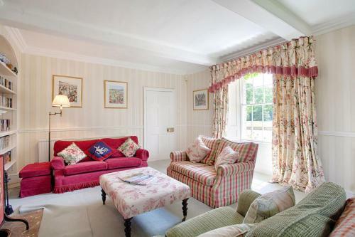 Vicarage House & Pool House