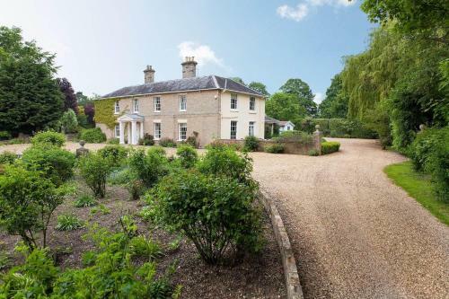 Vicarage House & Pool House