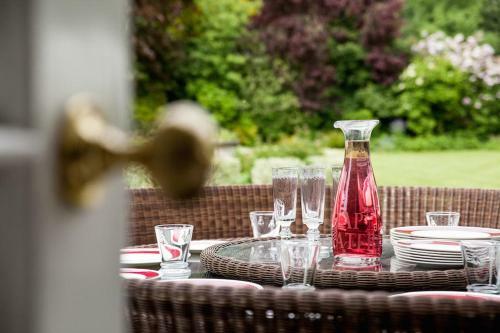 Vicarage House & Pool House