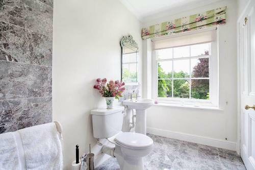 Vicarage House & Pool House