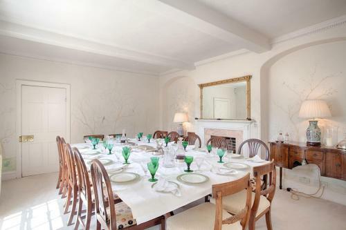 Vicarage House & Pool House