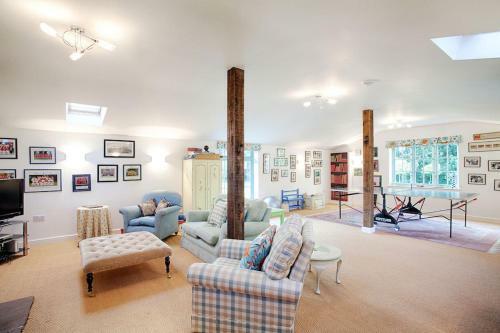 Vicarage House & Pool House