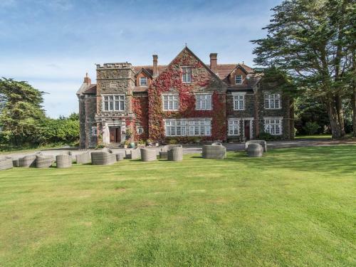 Alston Hall, Plymouth
