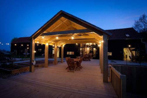 Lodge Creeksea Place Barns
