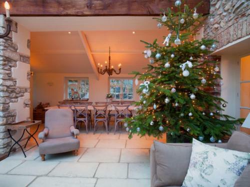 Holiday Home Hutchinghayes Farmhouse