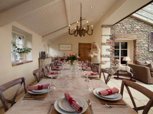 Holiday Home Hutchinghayes Farmhouse