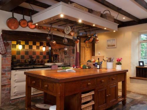 Holiday Home Hutchinghayes Farmhouse