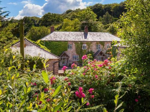 Holiday Home Hutchinghayes Farmhouse