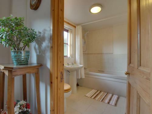 Holiday Home Yr Hendre